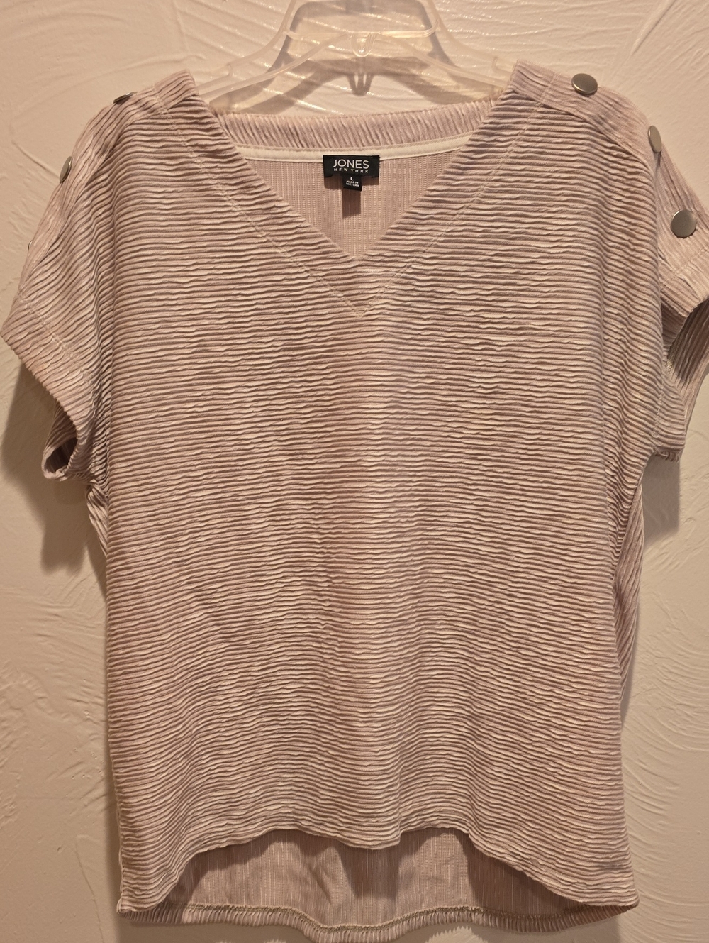 Jones New York Blush Tan Textured V-Neck Short Sleeve Top